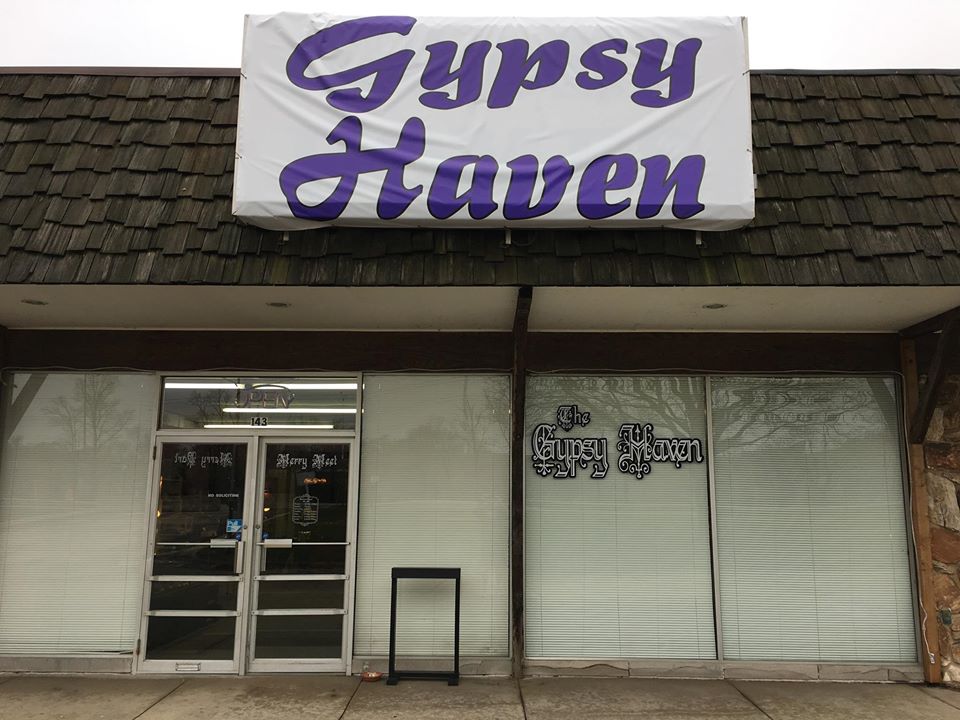 60123, Gypsy Haven, 143 W River Rd, Elgin, IL