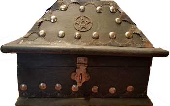 Salem Pentagram Chest