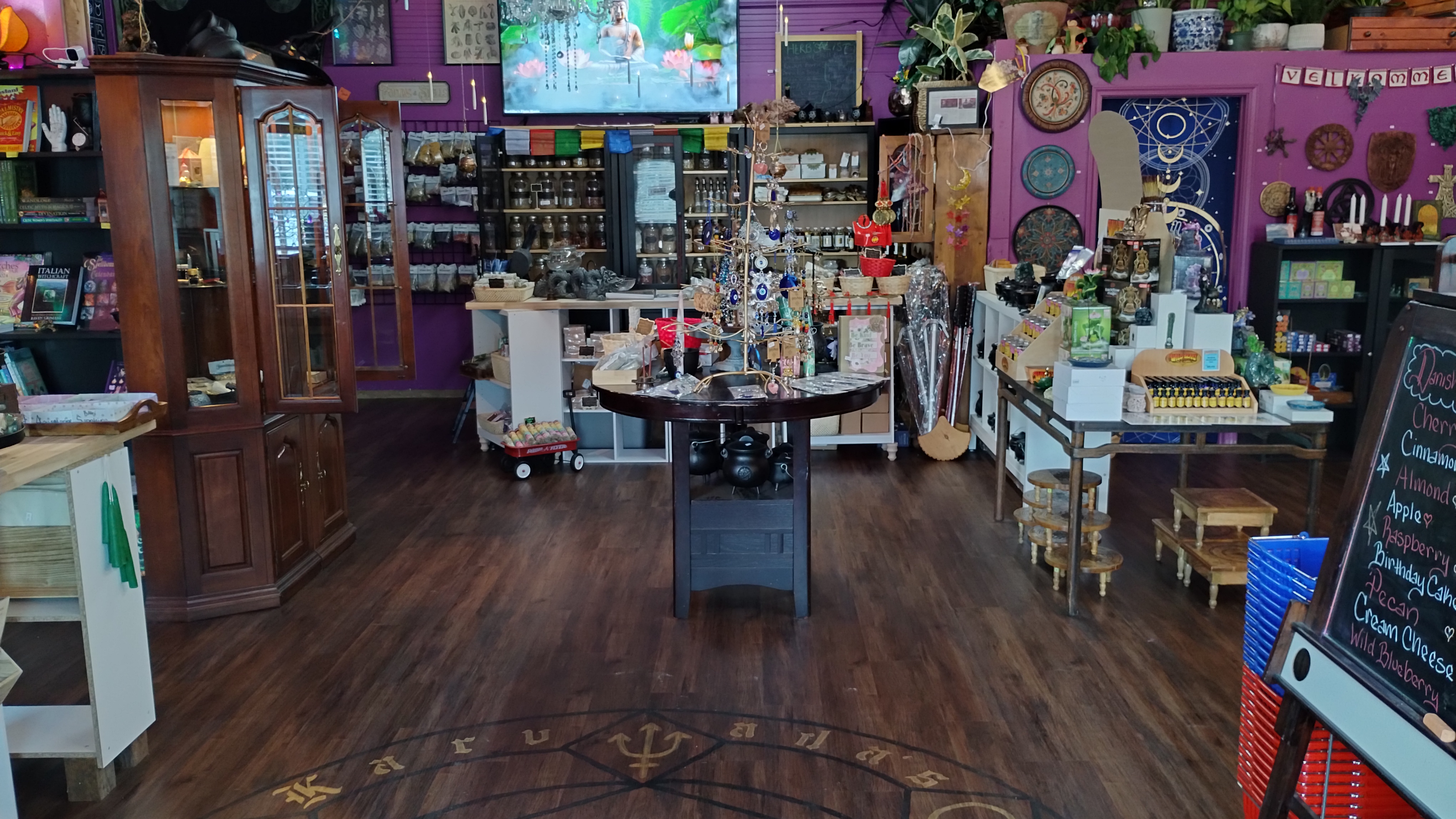 98597, Karavadas Cauldron Shoppe, 205 1st St NE, Yelm WA 98597